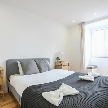 Blue By The River * Lissabon