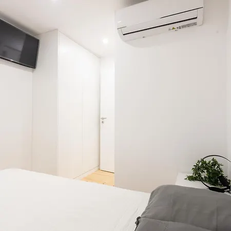 Blue By The River Lisboa