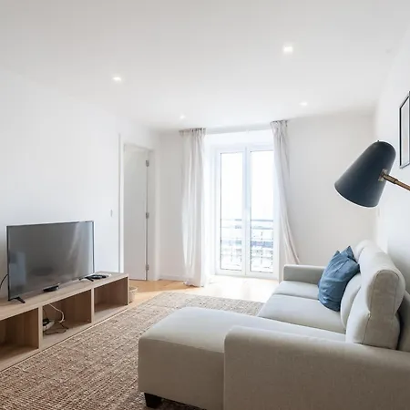 Blue By The River Lisboa